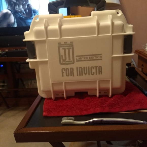 Invicta watches and speciality case - Picture 3 of 8